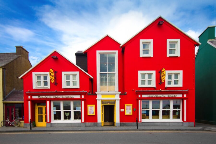 places to stay in dingle pub
