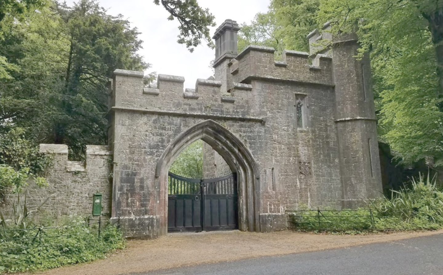 airbnb-cork-castle