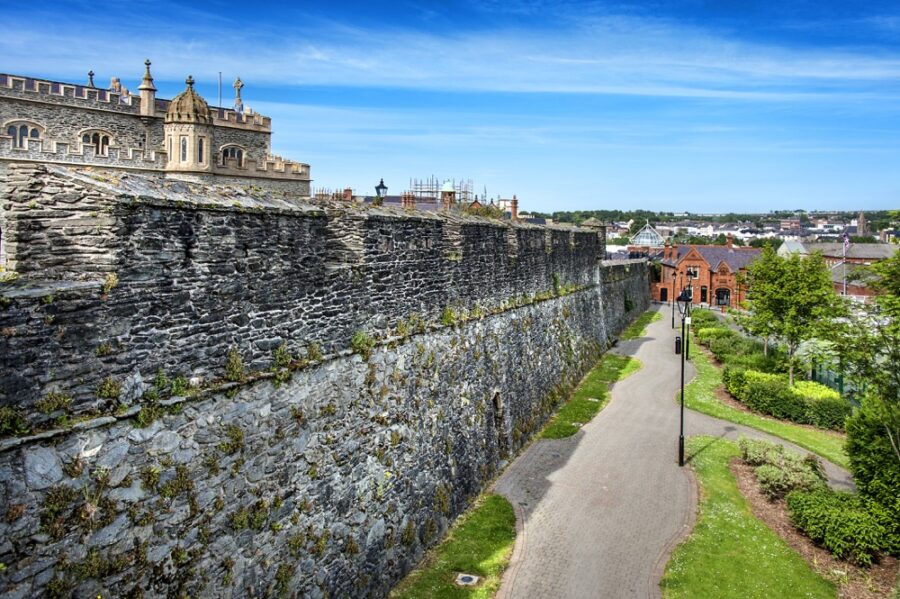 is derry ireland a good place to visit