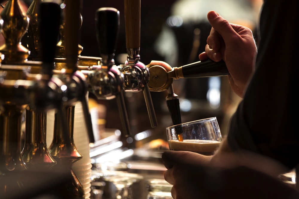 pub pouring beer