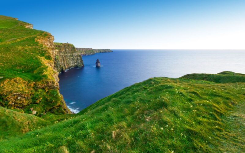 How To Visit The Cliffs Of Moher (Complete Guide)