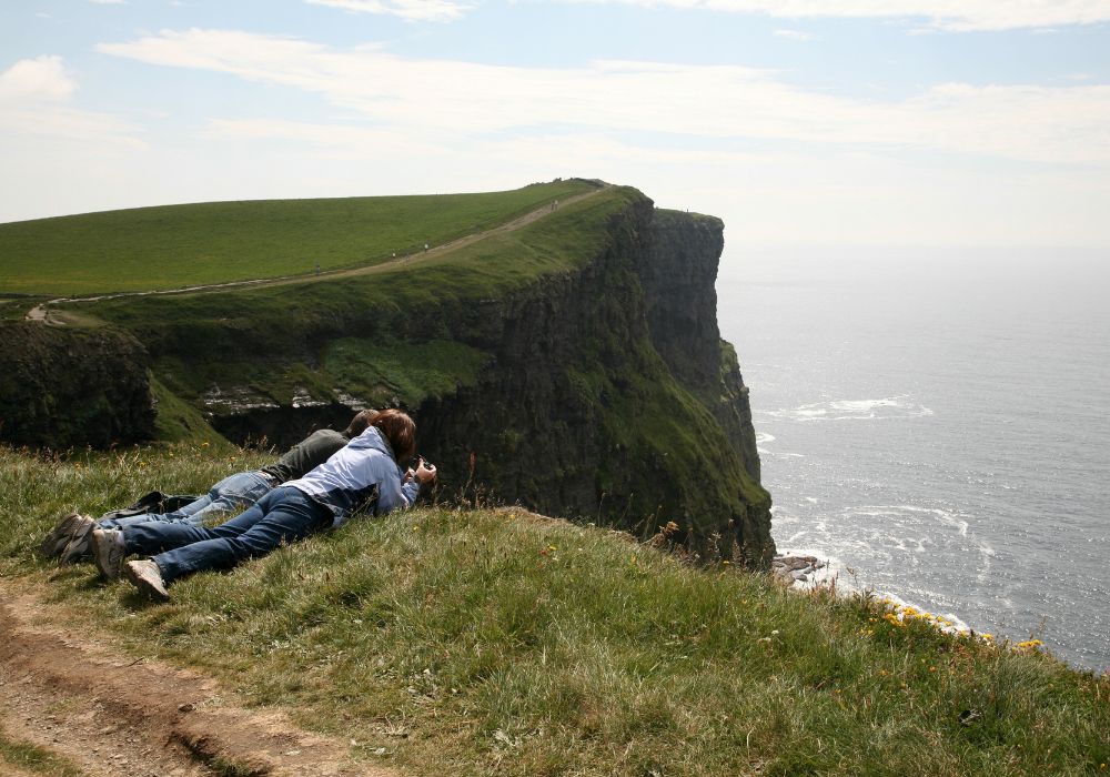 walk from doolin to cliffs of moher