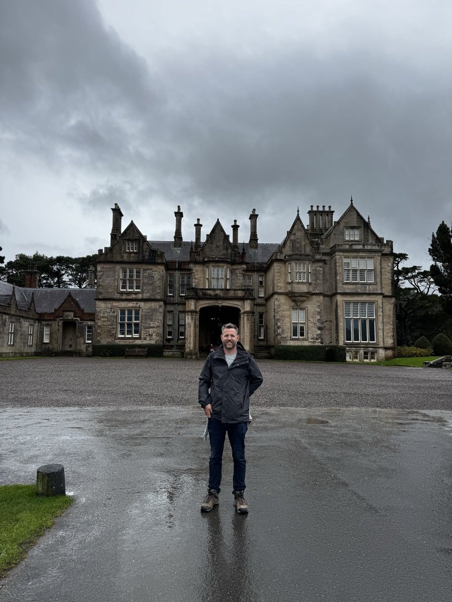 Nick in front of Muckross House, the Victorian mansion in Killarney National Park, on a rainy day