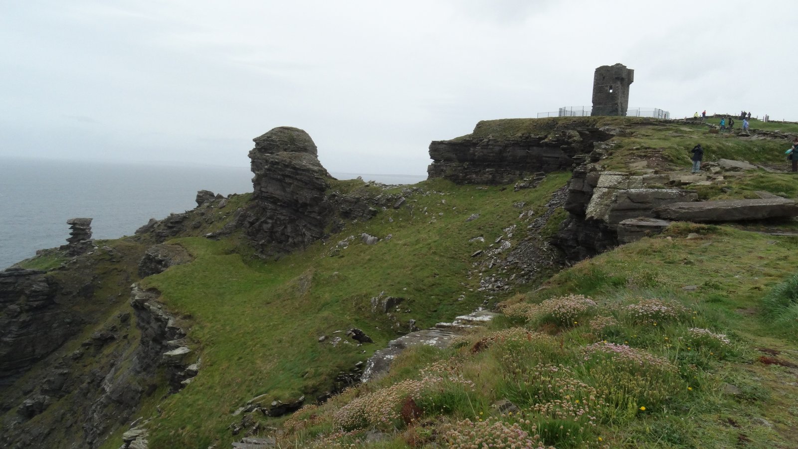 Hag's Head and the old signal tower at the southern Cliffs of Moher