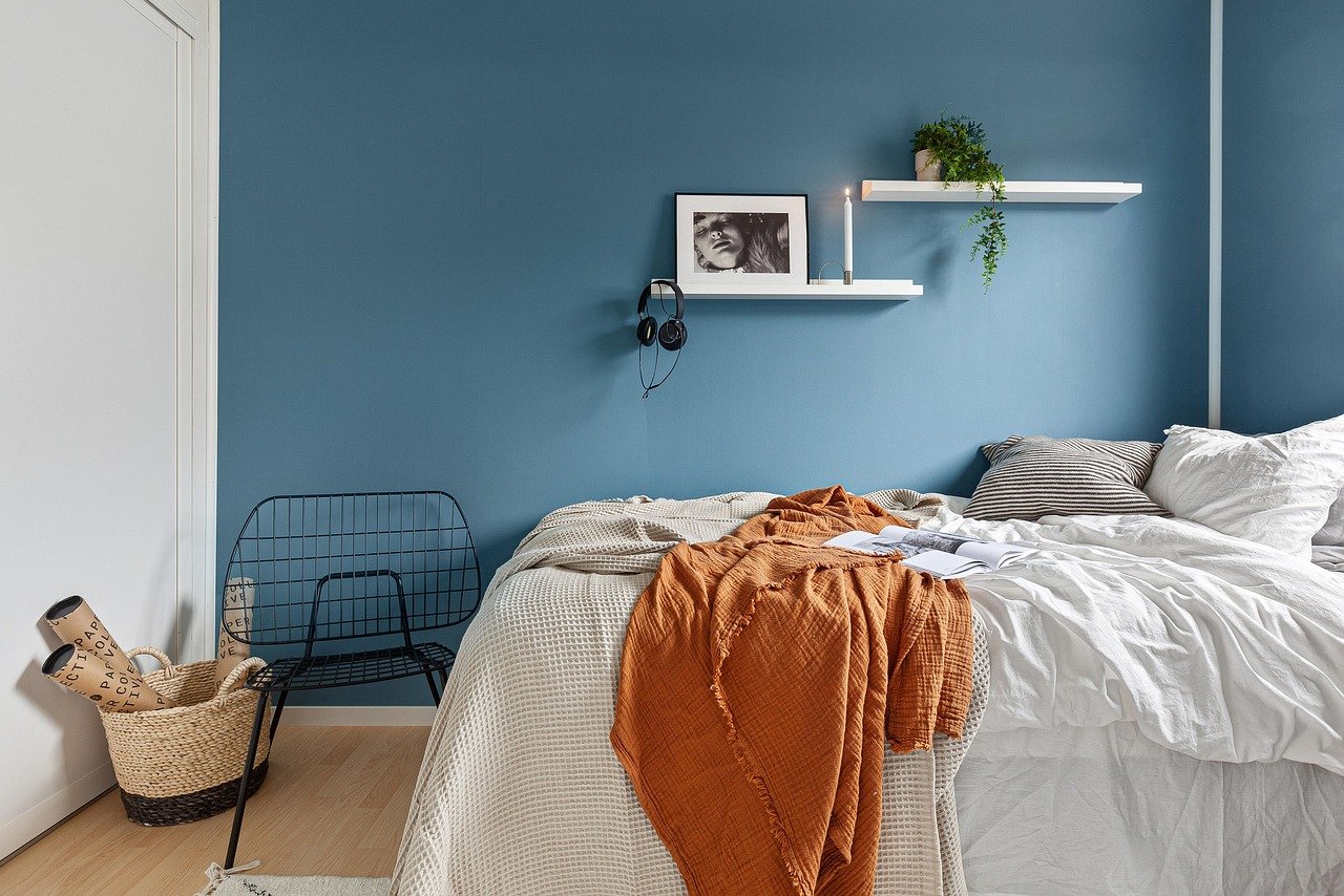 A bright, tidy guest bedroom in a Doolin B&B