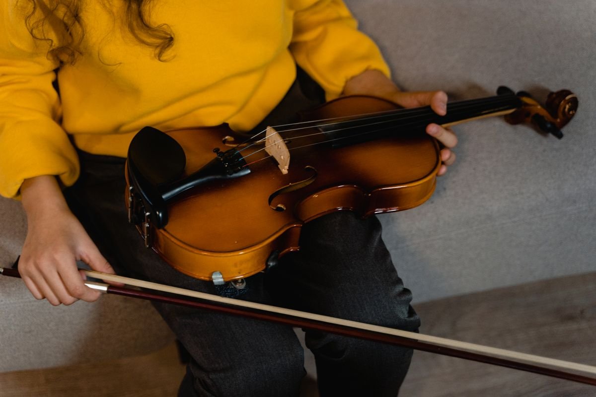A fiddle being played at an Irish music session