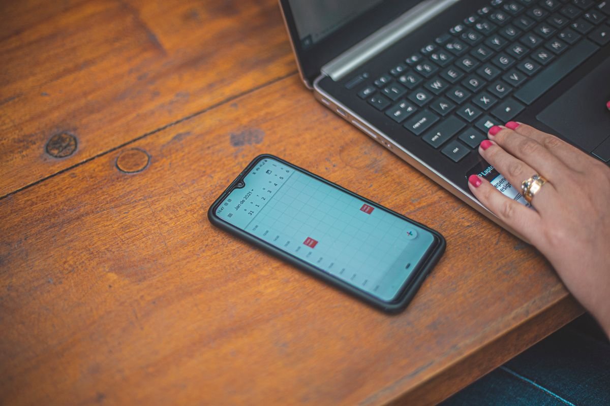 Booking a tour on a phone calendar