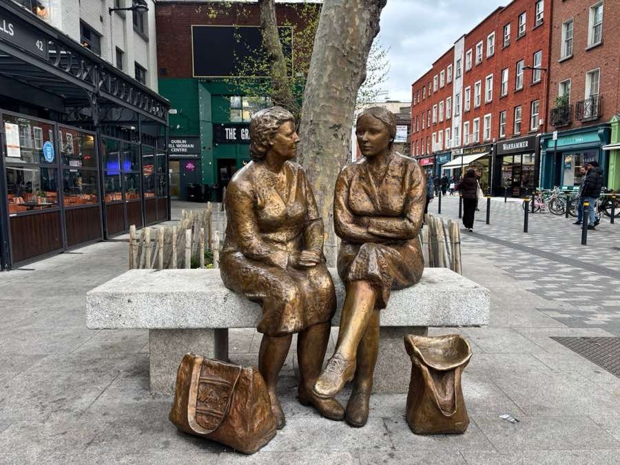 Bronze statue on a Dublin street