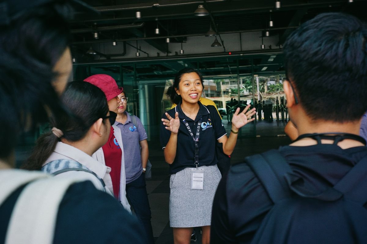 A tour guide talking to a small group of visitors