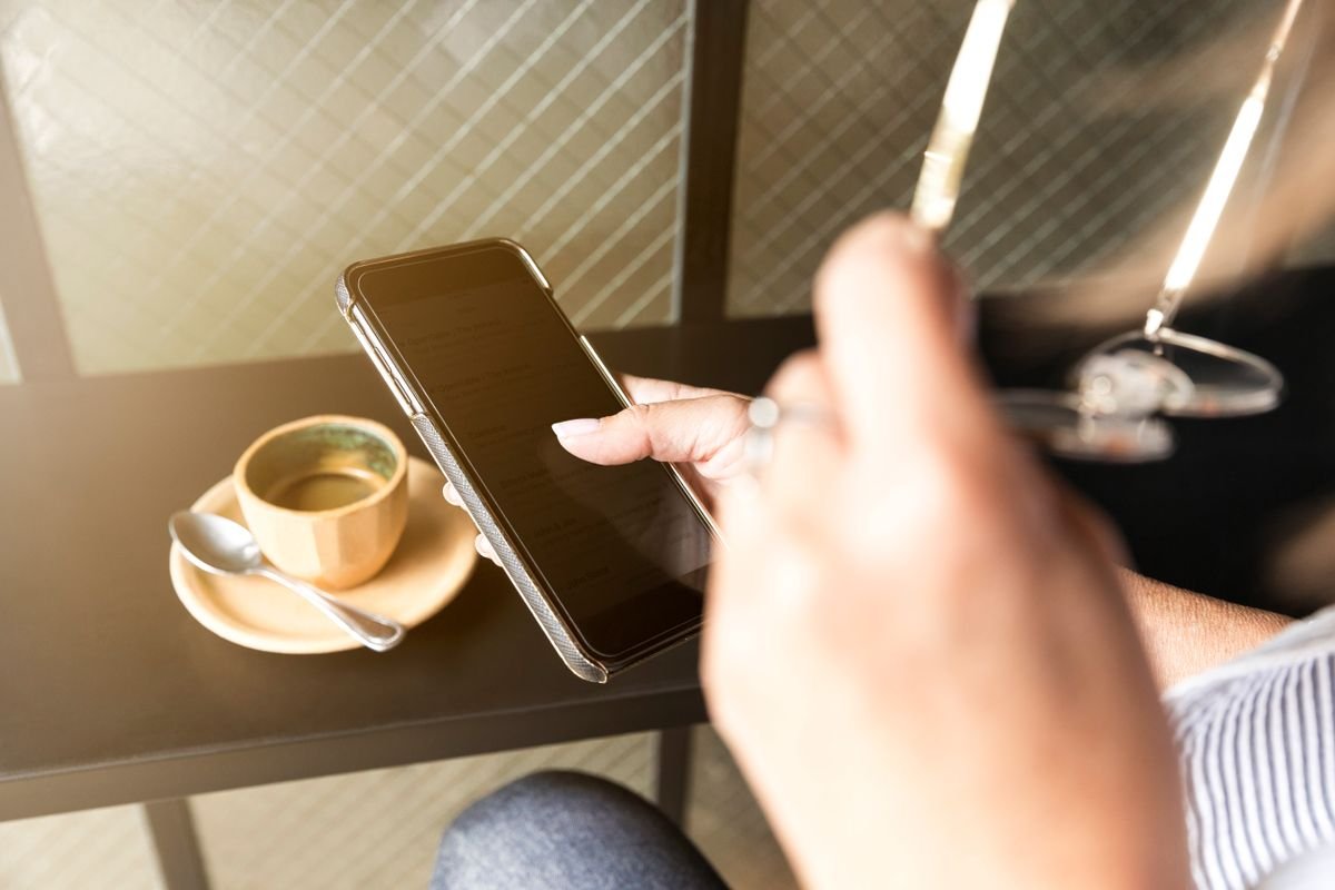 Reading tour reviews on a phone before booking