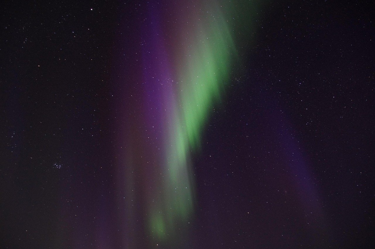 Aurora and stars filling a clear night sky