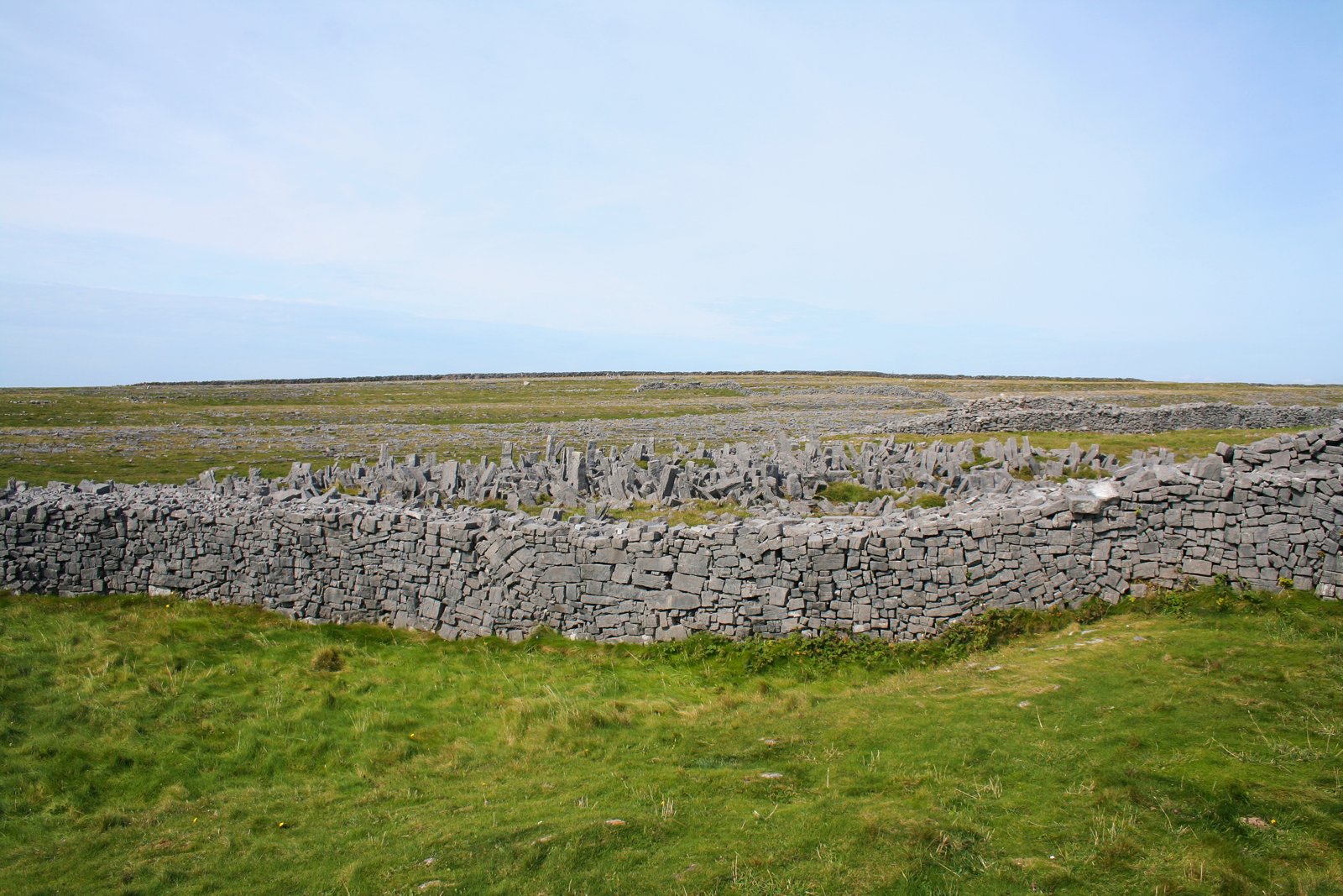 Drystone defenses outside Dún Aonghasa on Inis Mór