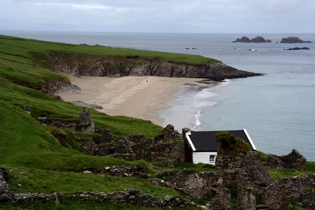 White Beach and stone ruins on Great Blasket Island